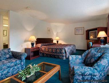 Super 8 By Wyndham Salem Va Motel Room photo